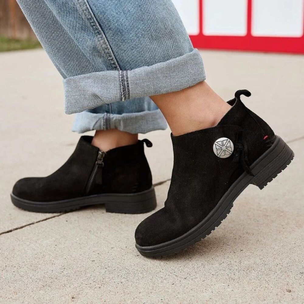 Minnetonka Joyelle Suede Boots Womens 8 Black Zip Ankle Booties Embellished NEW